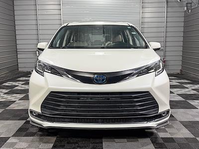 Used 2021 Toyota Sienna - photo 1