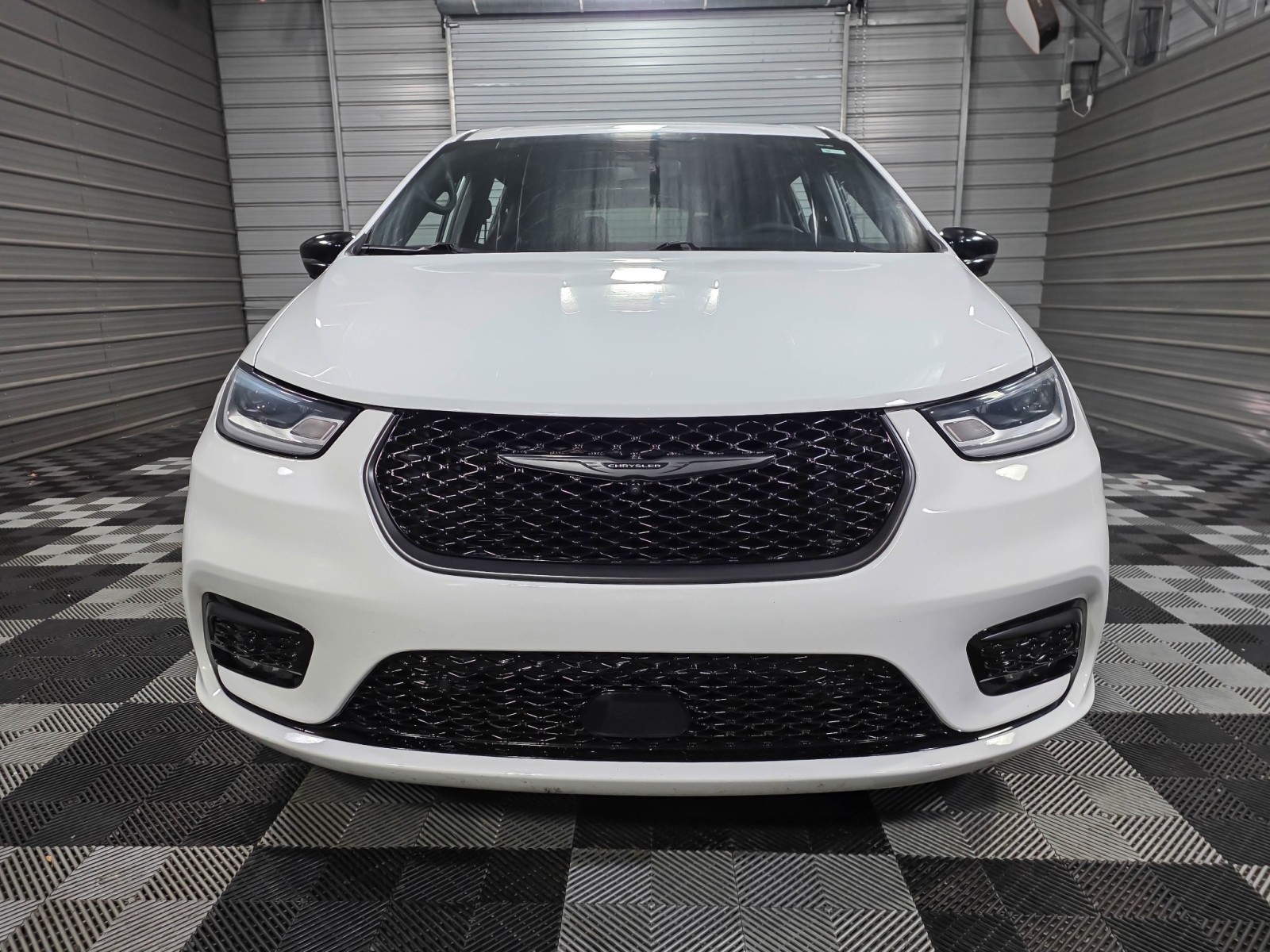 Used 2024 Chrysler Pacifica - photo 5