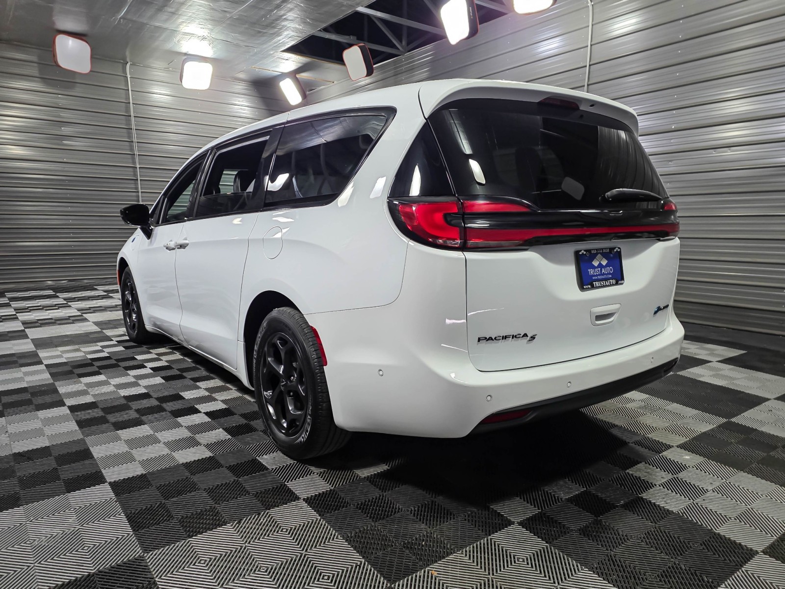 Used 2024 Chrysler Pacifica - photo 8