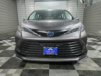 Used 2023 Toyota Sienna - photo 1