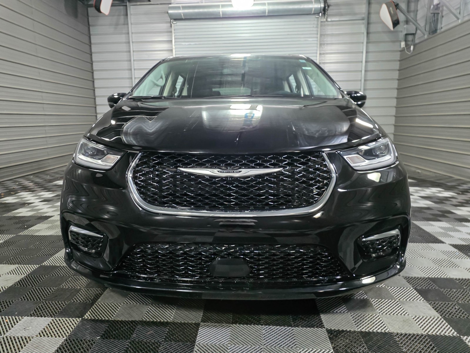 Used 2024 Chrysler Pacifica - photo 5