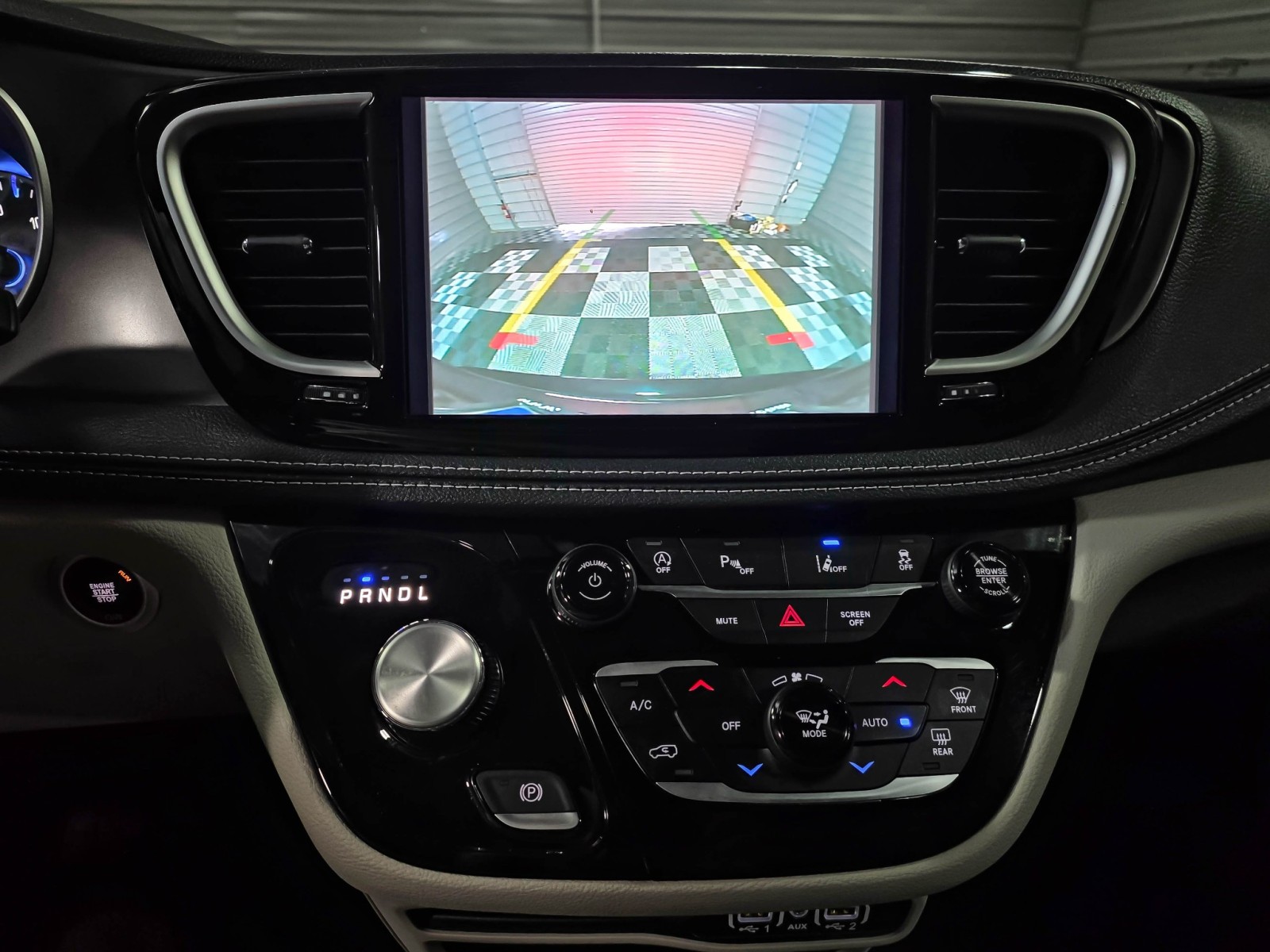 Used 2024 Chrysler Pacifica - photo 31