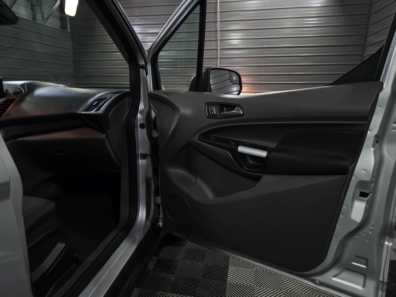 Used 2019 Ford Transit Connect - photo 31