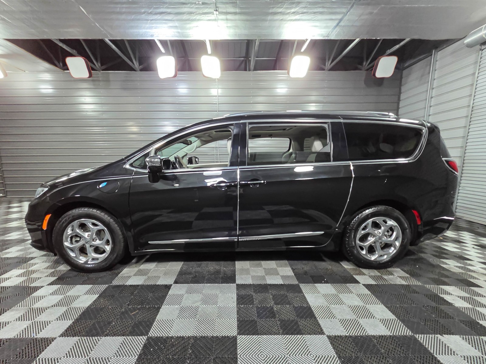 Used 2021 Chrysler Pacifica - photo 10