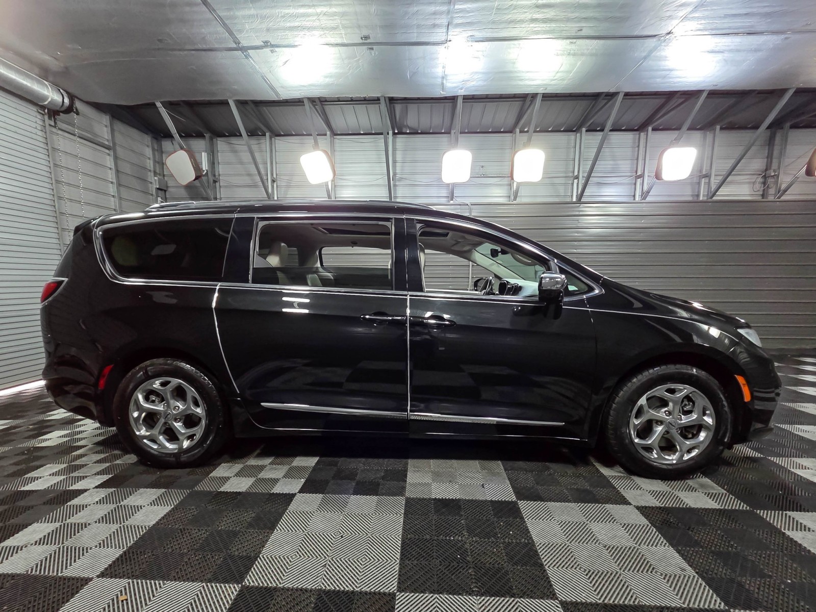 Used 2021 Chrysler Pacifica - photo 11