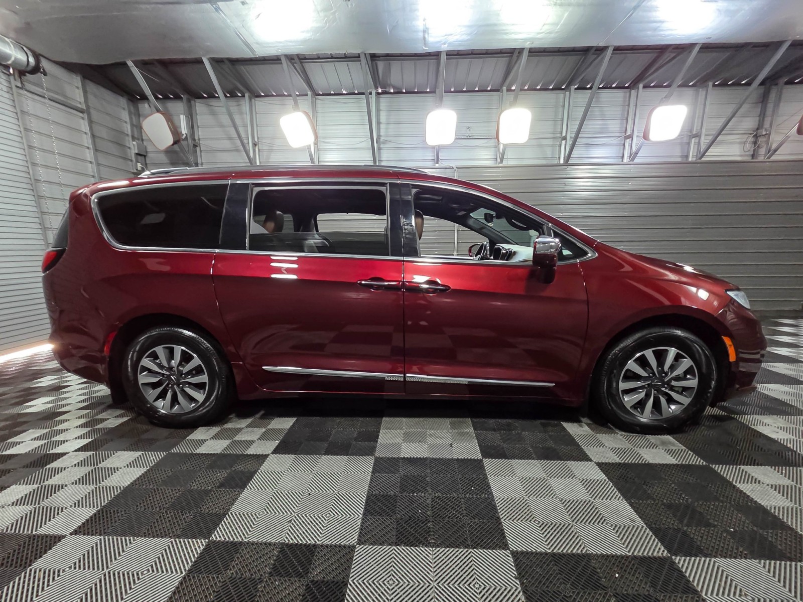 Used 2021 Chrysler Pacifica - photo 11
