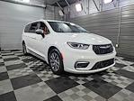 Used 2025 Chrysler Pacifica Hybrid Pinnacle Minivan for sale #549944 - photo 4