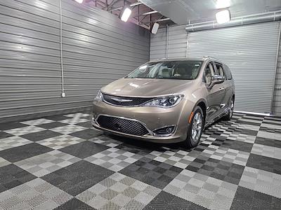Used 2017 Chrysler Pacifica Limited Minivan for sale #797244 - photo 1