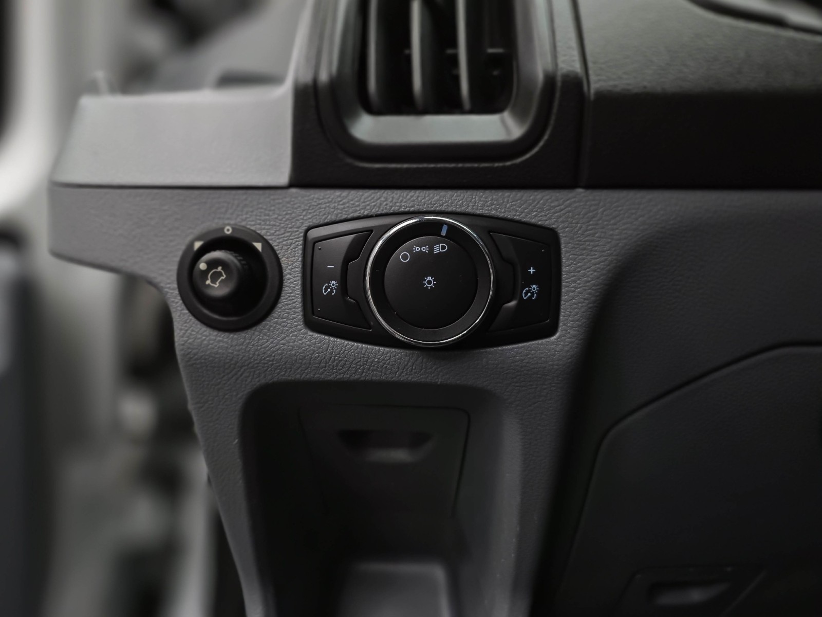 Used 2017 Ford Transit 150 - photo 32