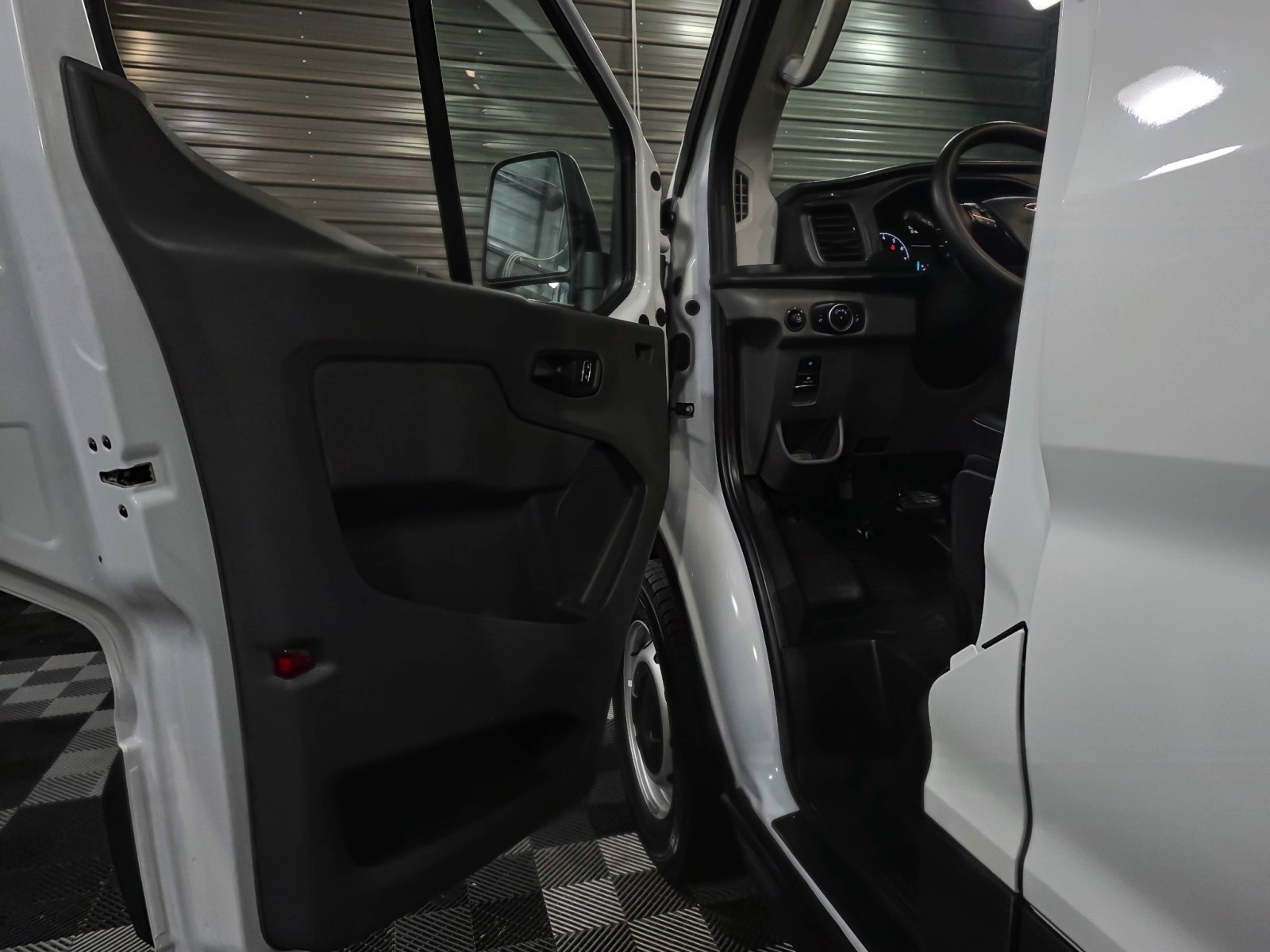 Used 2023 Ford Transit 250 - photo 29