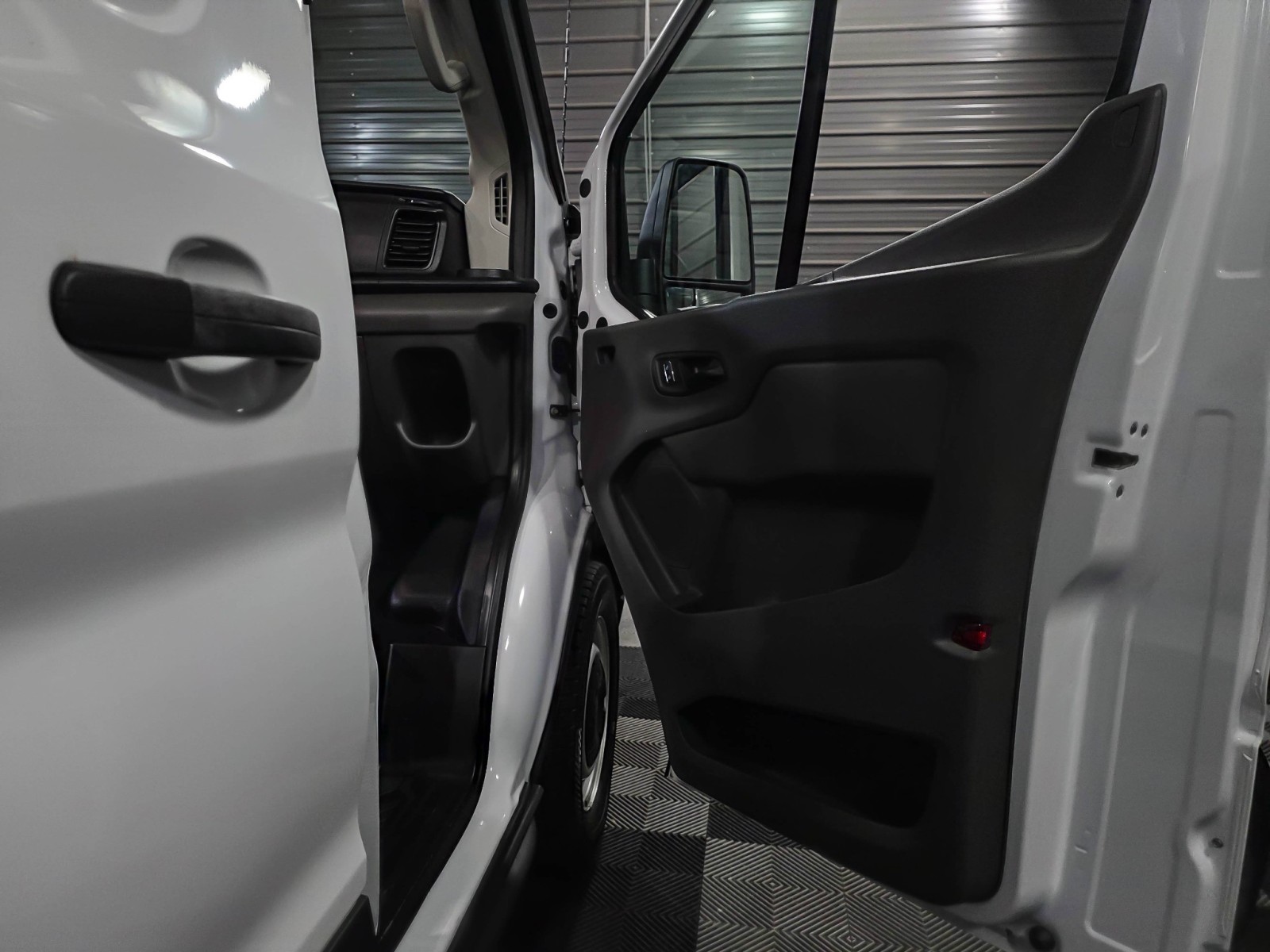 Used 2023 Ford Transit 250 - photo 30