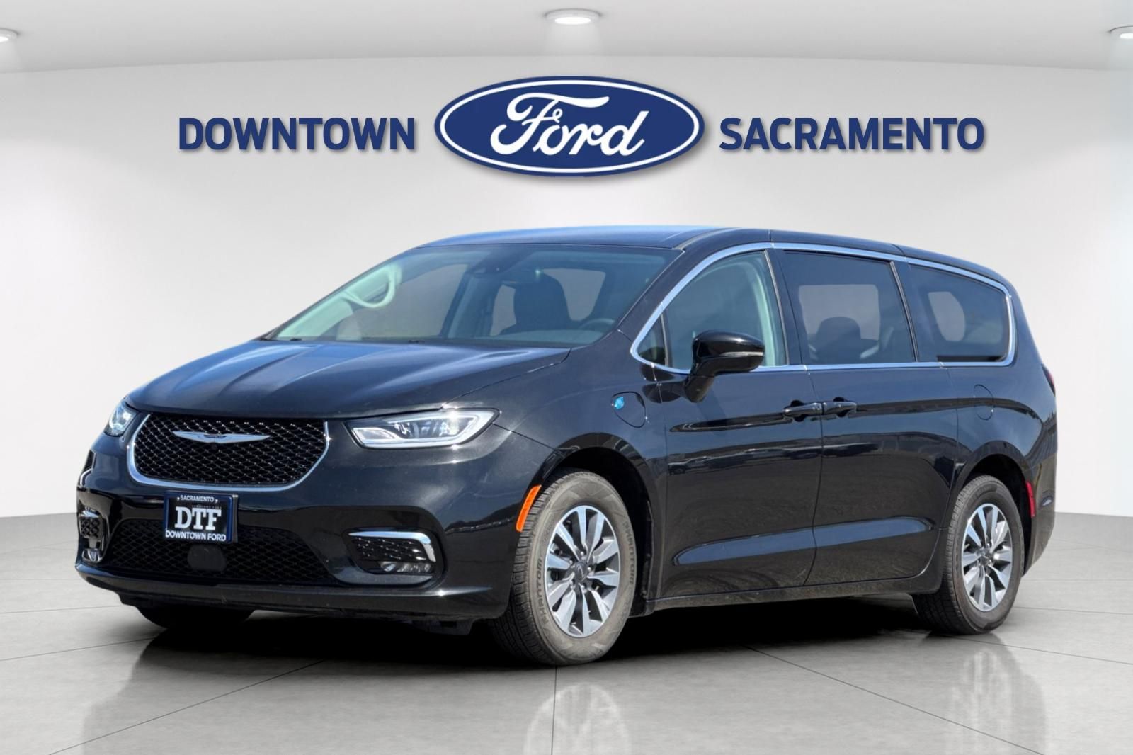 Used 2024 Chrysler Pacifica - photo 1