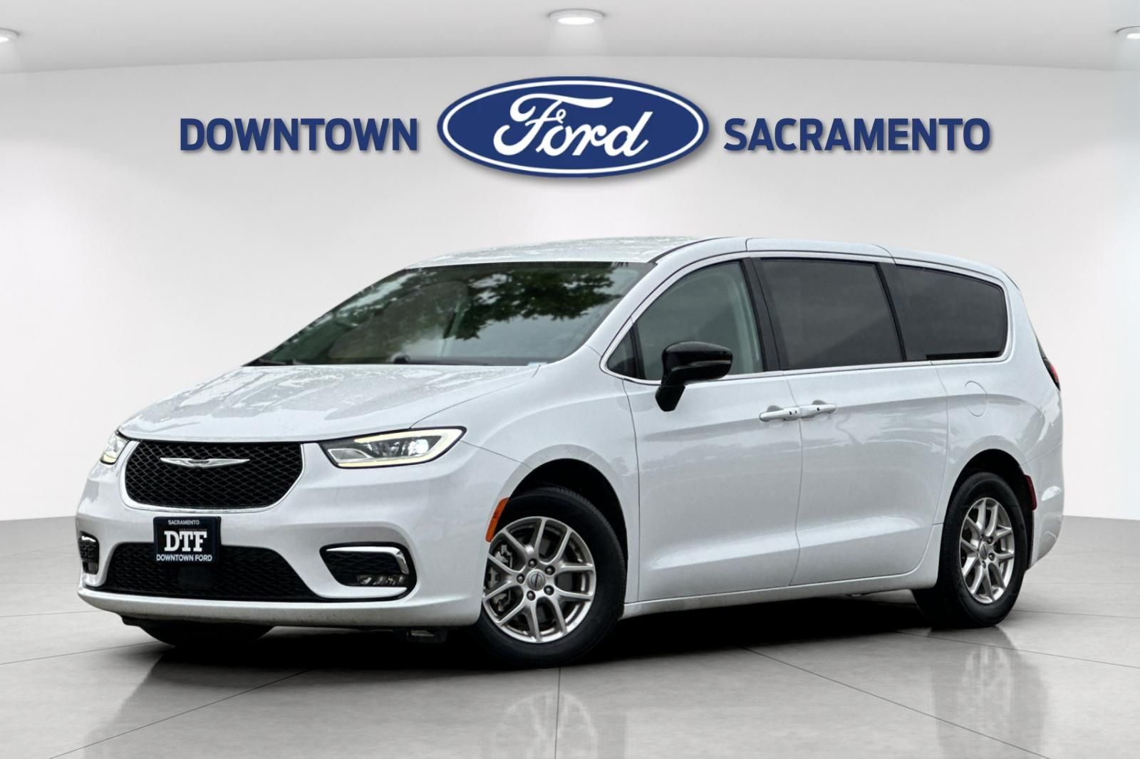 Used 2024 Chrysler Pacifica - photo 6