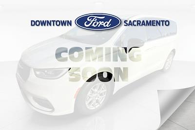 Used 2024 Chrysler Pacifica - photo 1
