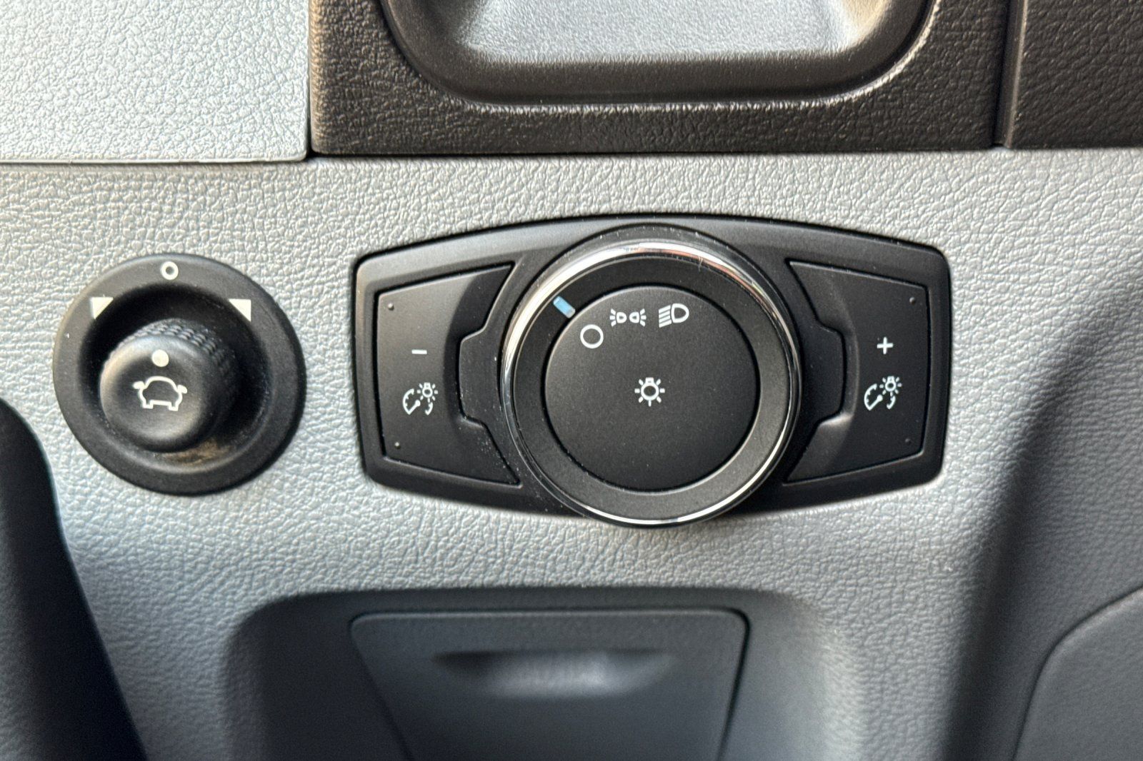 Used 2018 Ford Transit 250 - photo 30