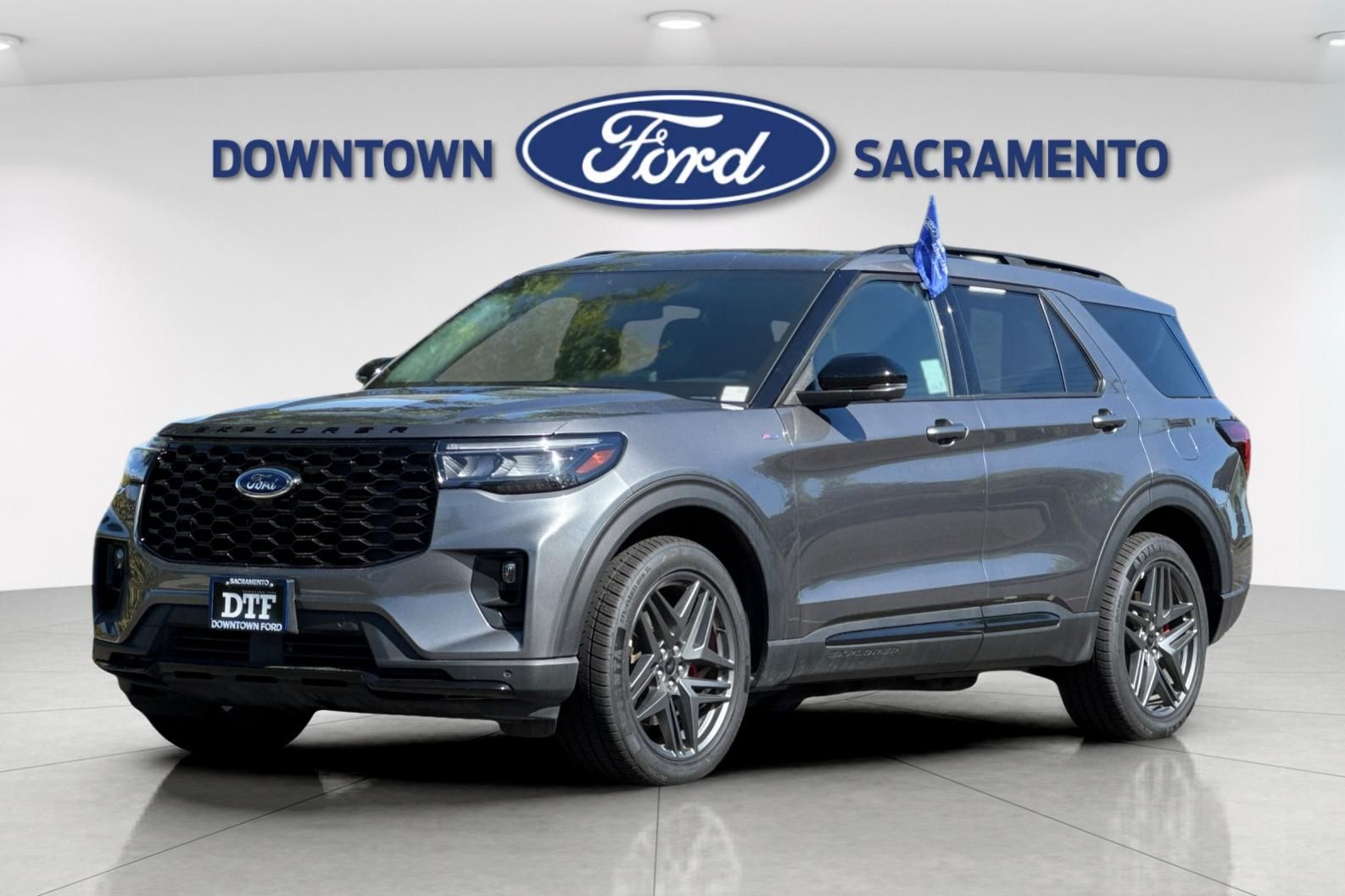 Used 2025 Ford Explorer - photo 6