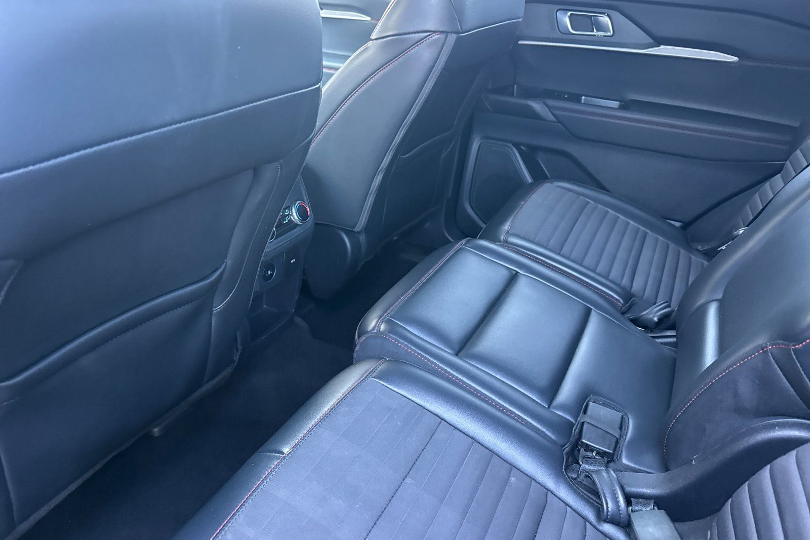 Used 2025 Ford Explorer - photo 10