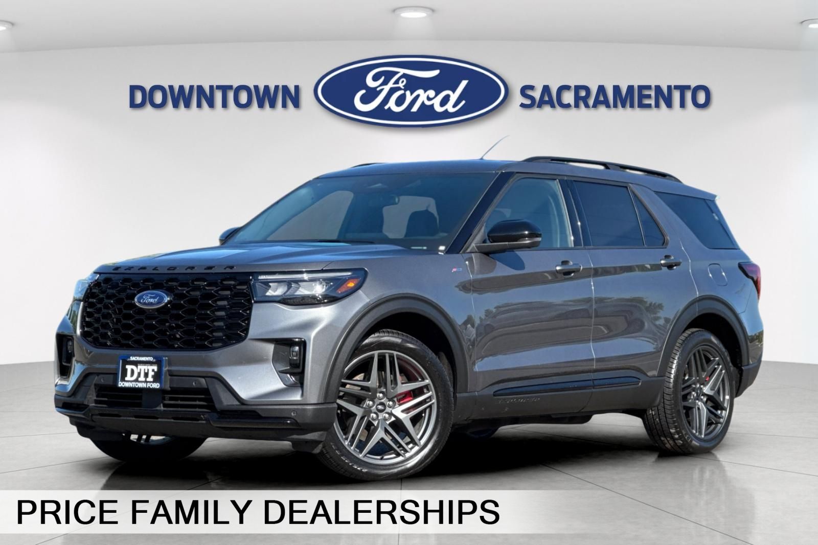 Used 2025 Ford Explorer - photo 1