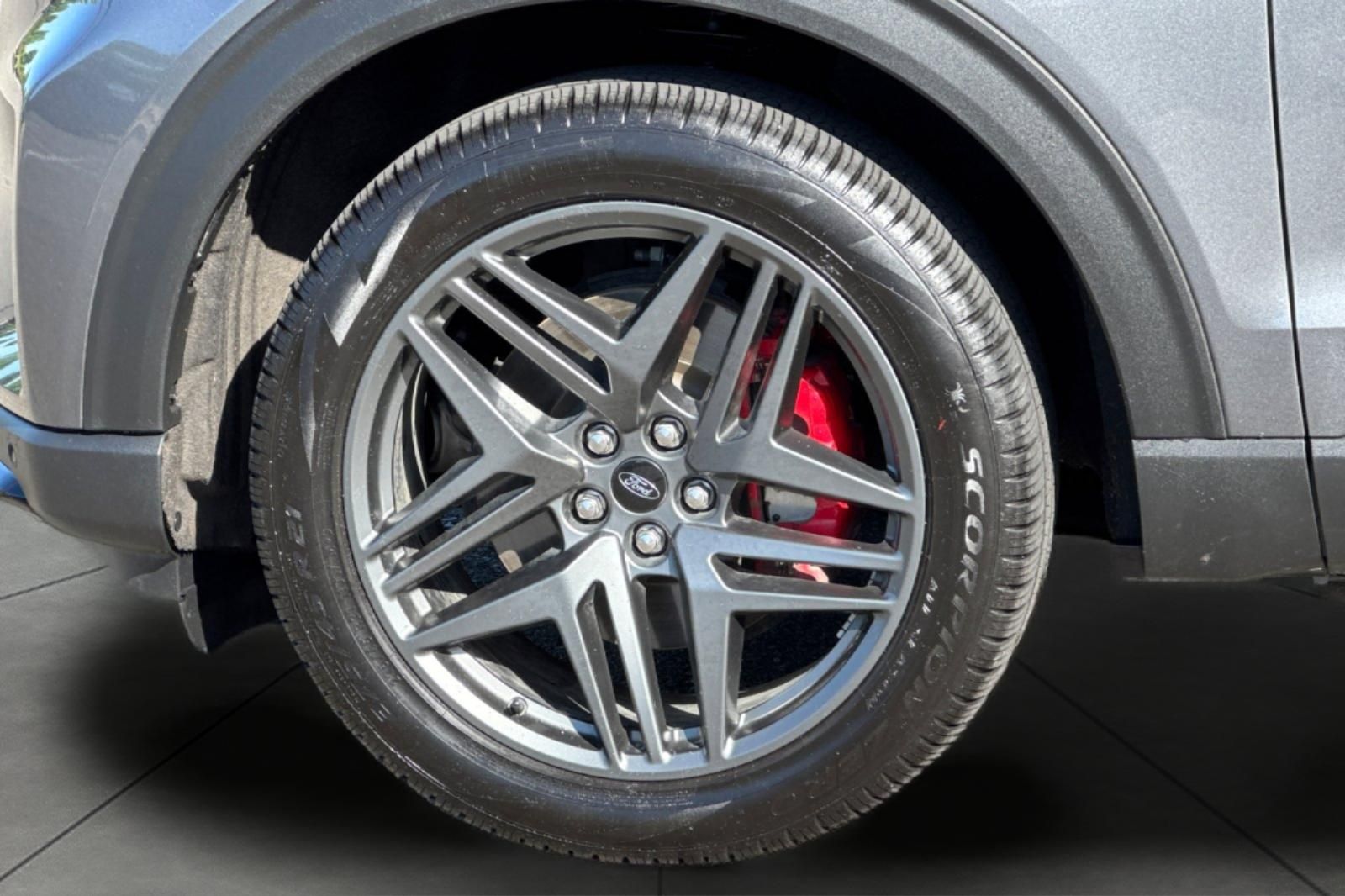Used 2025 Ford Explorer - photo 14