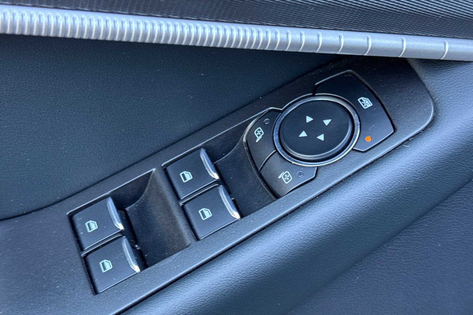 Used 2025 Ford Explorer - photo 18