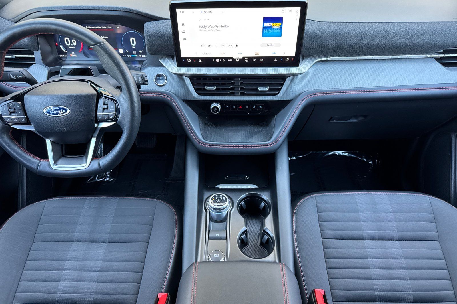 Used 2025 Ford Explorer - photo 8