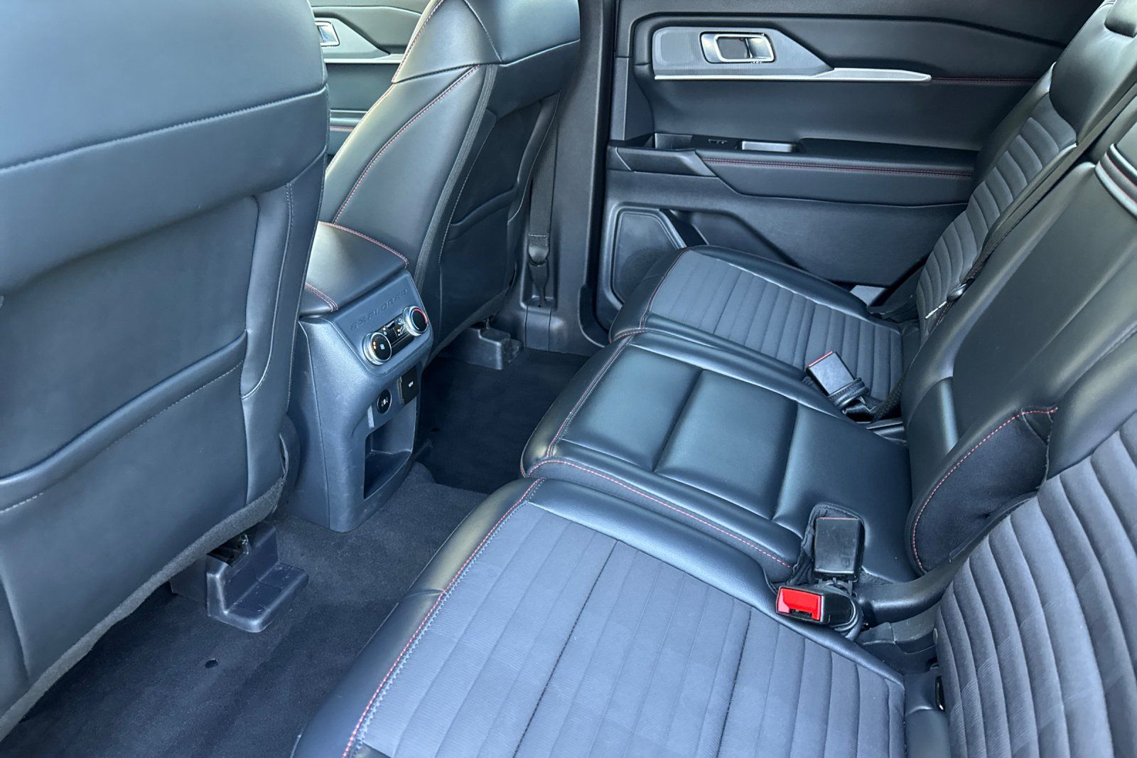 Used 2025 Ford Explorer - photo 9