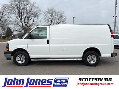 Used 2024 GMC Savana 2500 - photo 1