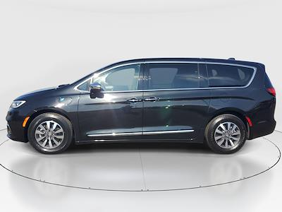 2023 Chrysler Pacifica FWD Minivan for sale #PRT515 - photo 2