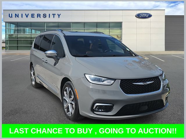 Used 2022 Chrysler Pacifica - photo 1