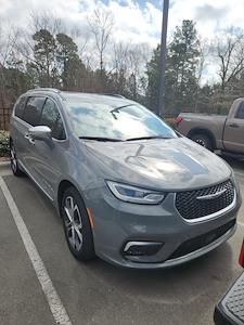Used 2022 Chrysler Pacifica - photo 1