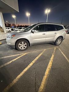 Used 2009 Chevrolet Traverse - photo 1