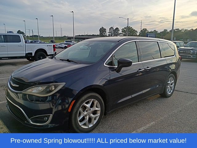 Used 2018 Chrysler Pacifica Touring Plus Minivan - photo 2