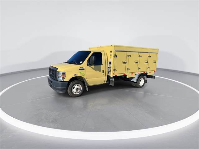 Used 2022 Ford E-450 - photo 6
