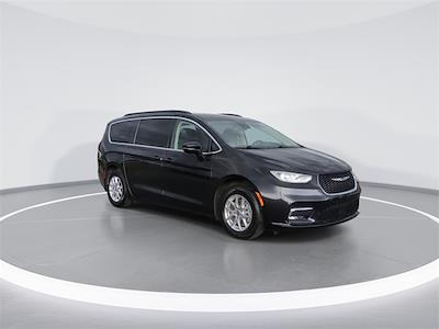 Used 2022 Chrysler Pacifica - photo 1
