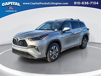 Used 2022 Toyota Highlander XLE for sale #20F66128A - photo 1