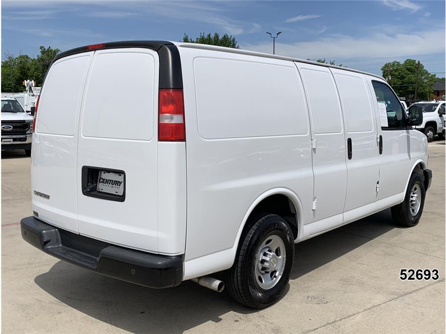 Used 2021 Chevrolet Express 2500 - photo 2