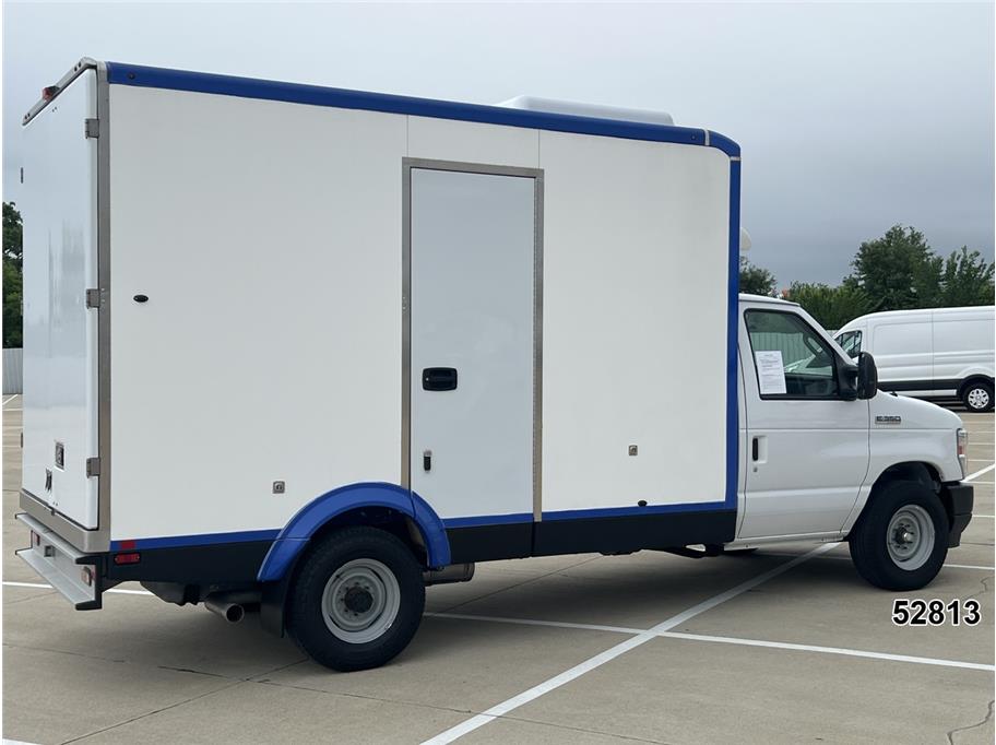 Used 2023 Ford E-350 - photo 2