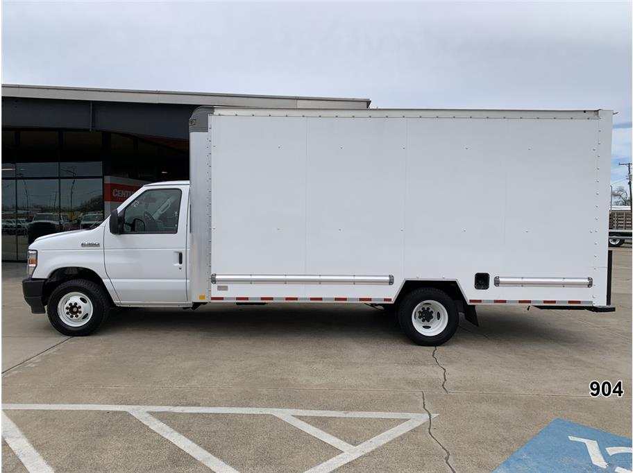Used 2023 Ford E-350 - photo 8
