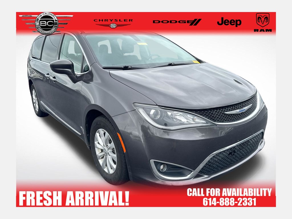 Used 2018 Chrysler Pacifica - photo 1