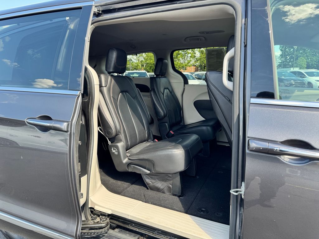 Used 2018 Chrysler Pacifica - photo 7