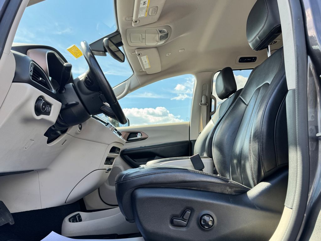 Used 2018 Chrysler Pacifica - photo 12