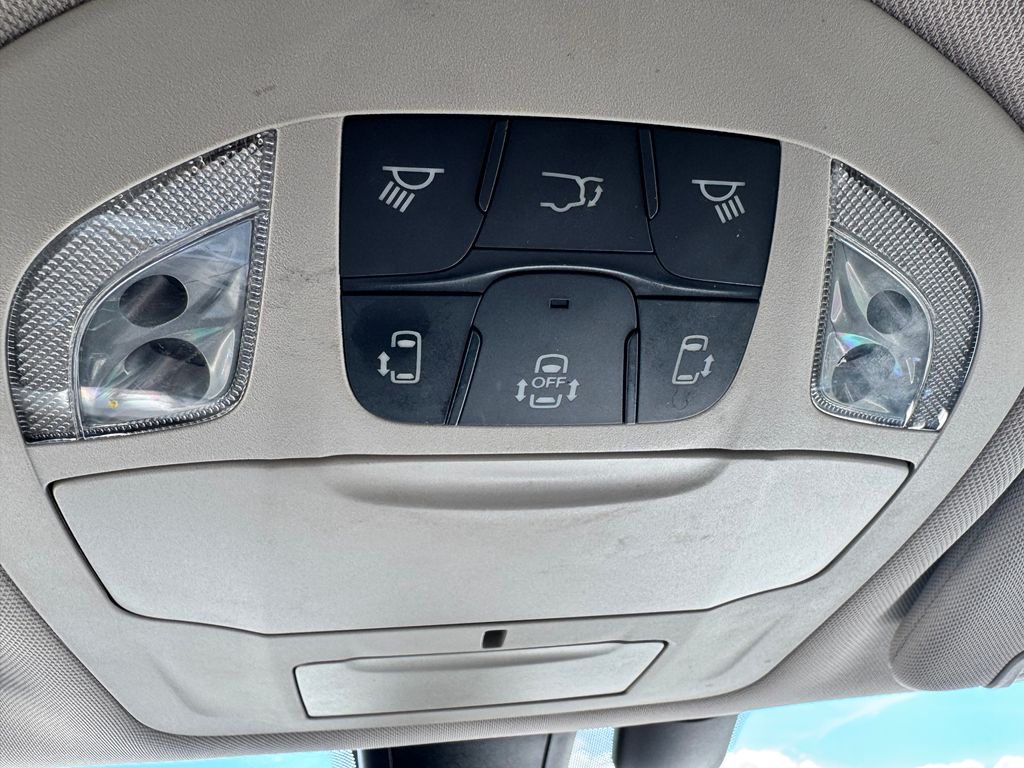 Used 2018 Chrysler Pacifica - photo 20