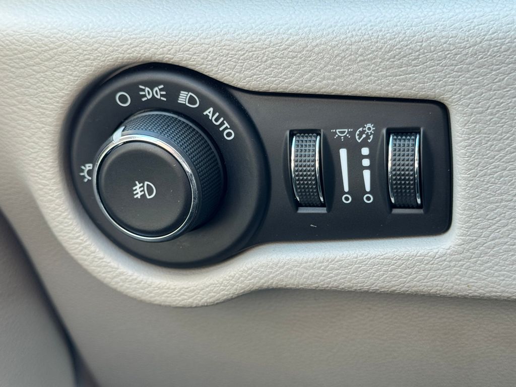 Used 2018 Chrysler Pacifica - photo 24