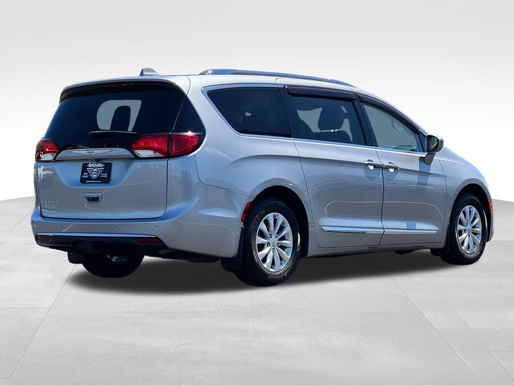 Used 2018 Chrysler Pacifica - photo 5