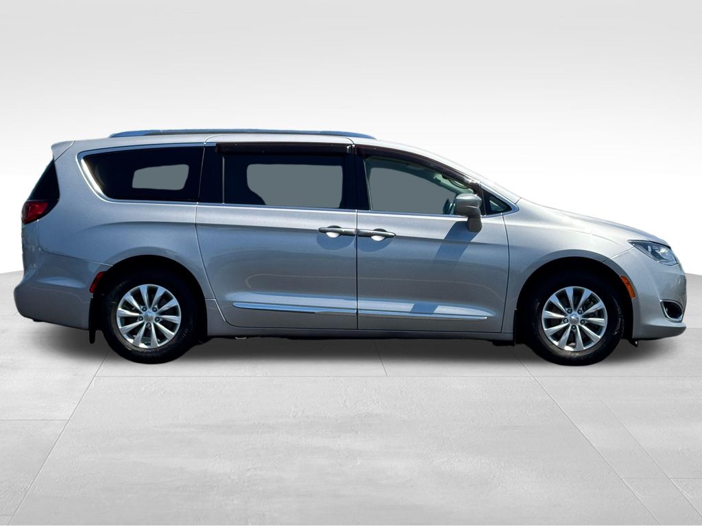 Used 2018 Chrysler Pacifica - photo 6