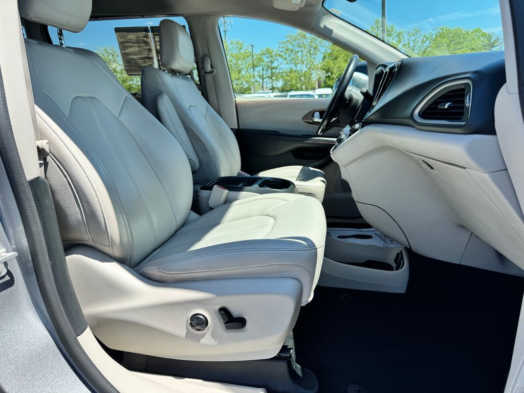 Used 2018 Chrysler Pacifica - photo 8