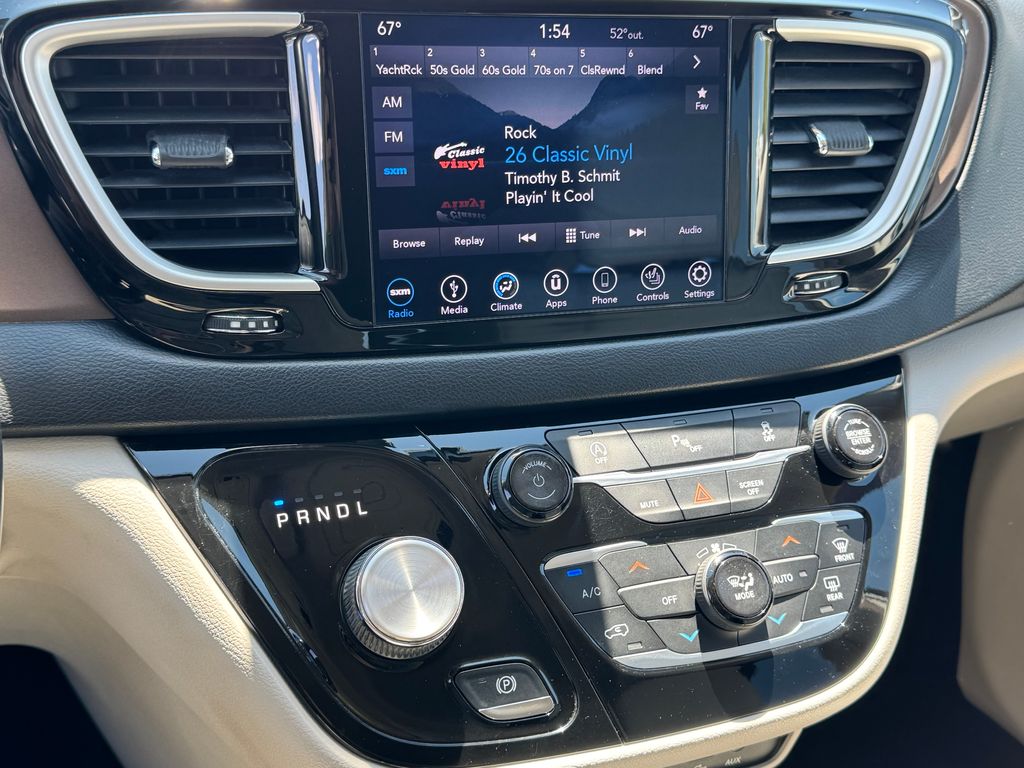 Used 2018 Chrysler Pacifica - photo 18