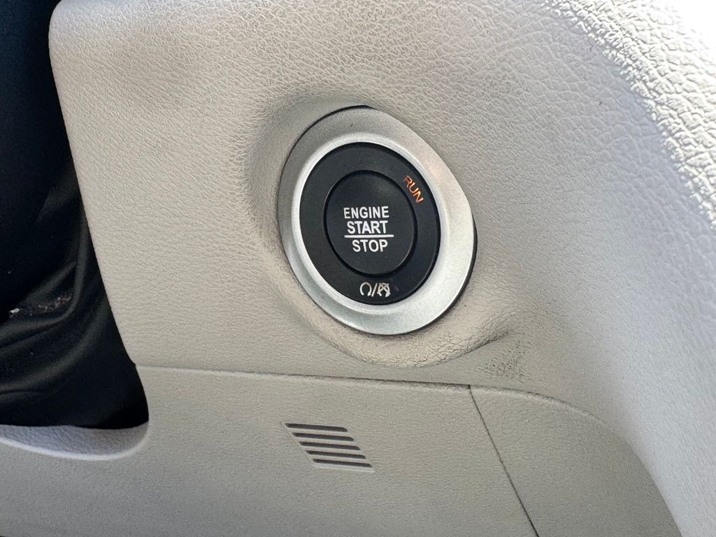 Used 2018 Chrysler Pacifica - photo 23