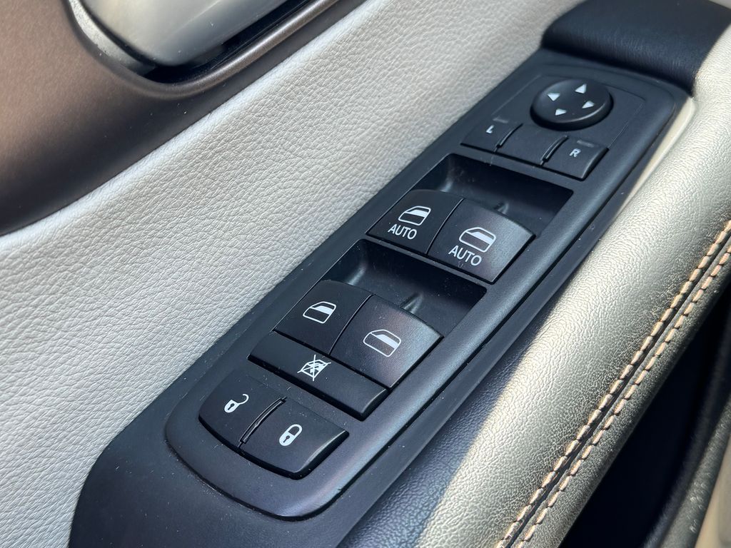 Used 2018 Chrysler Pacifica - photo 24