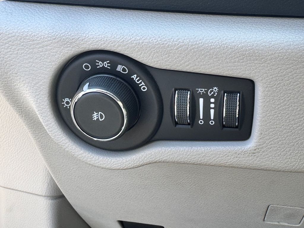Used 2018 Chrysler Pacifica - photo 25